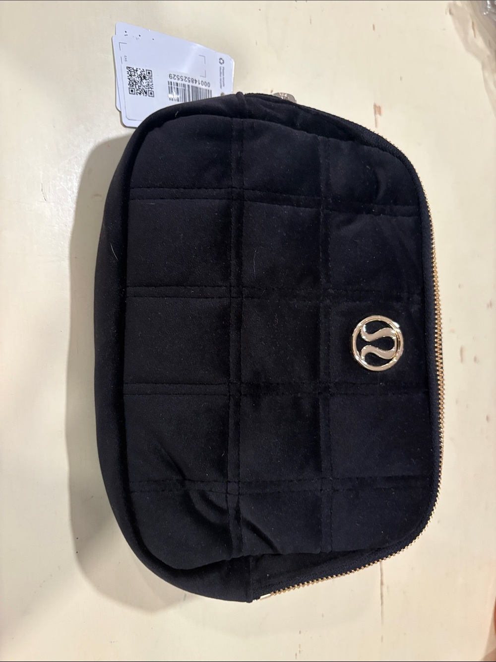 NWT lululemon Everywhere Belt Bag 1L Quilted Velour Black Gold